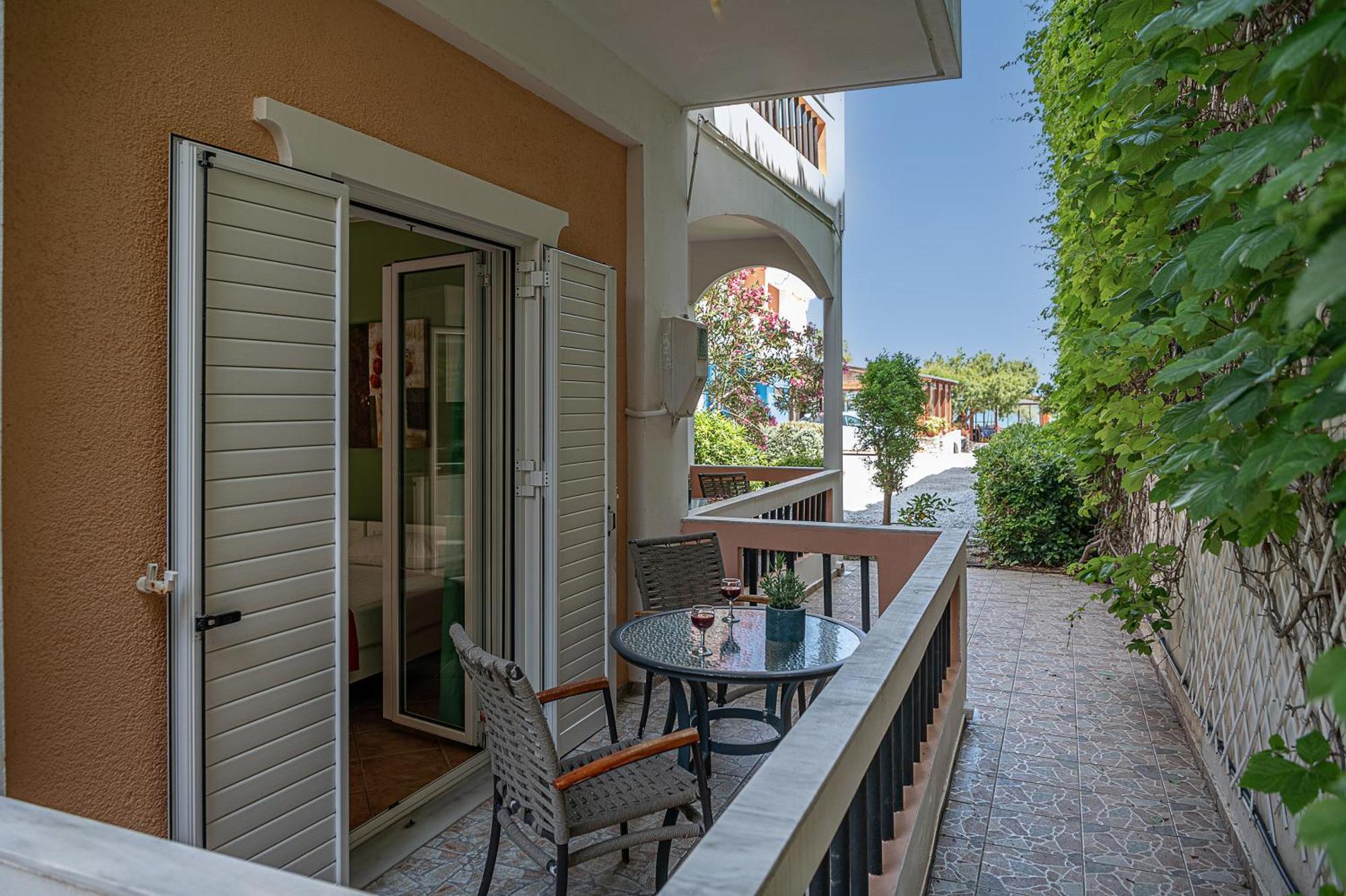 Elena Seafront Luxury Apartments Almirida エクステリア 写真