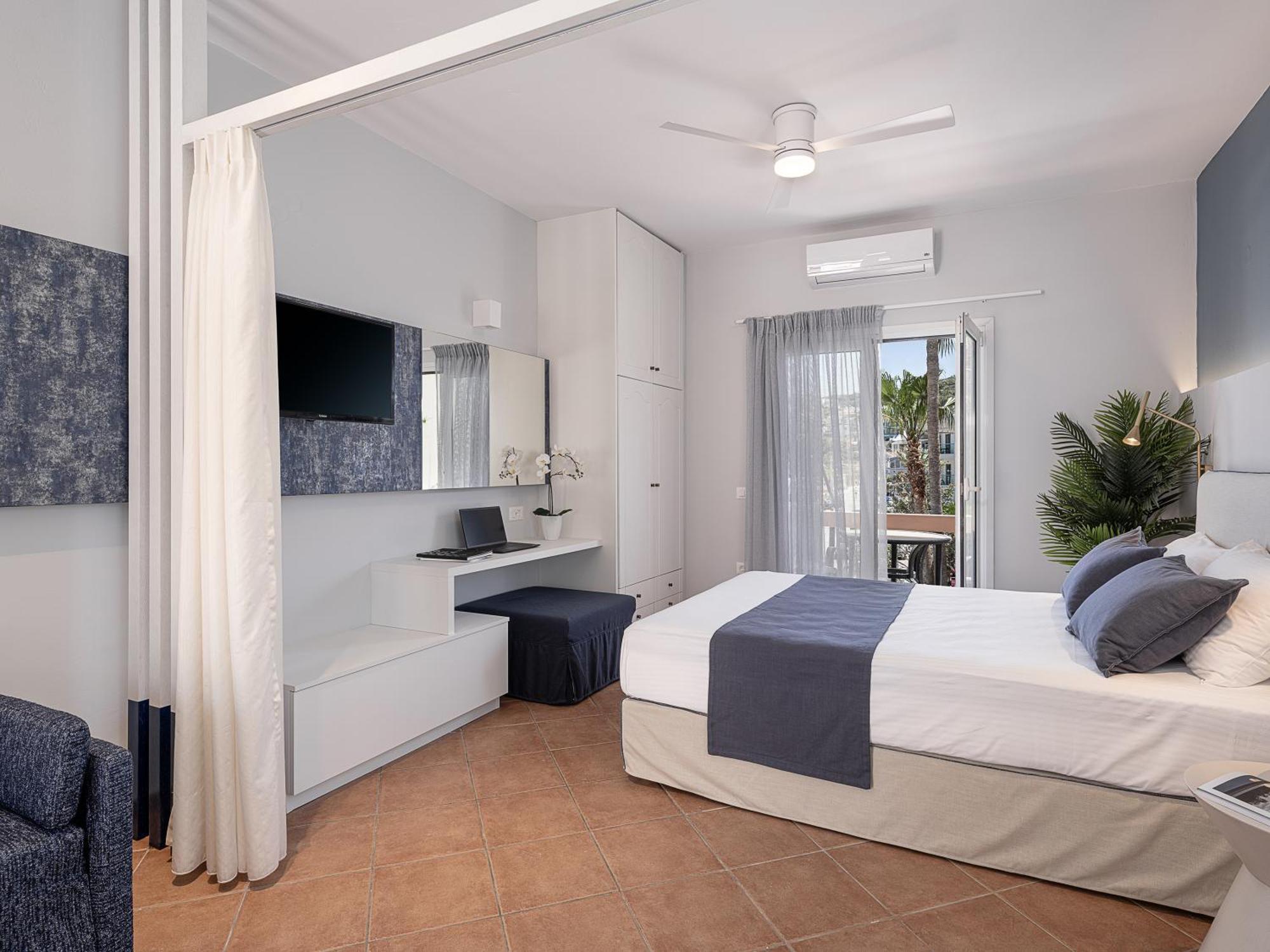 Elena Seafront Luxury Apartments Almirida エクステリア 写真